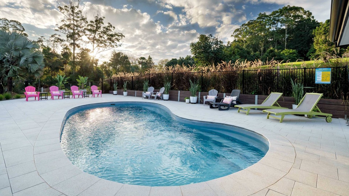 Kiels Mountain House | The Hideaway - Chic Farmhouse 15min to beaches