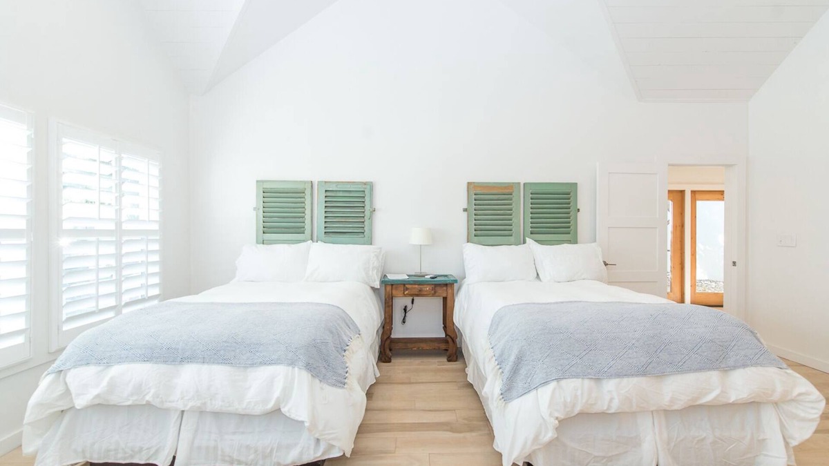 Uvalde House | The Hacienda Room (4)