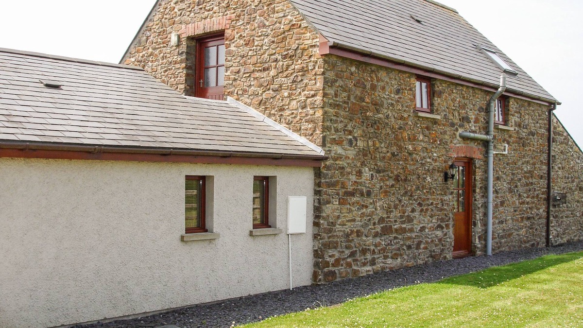 Kilgetty Cottage | THE HAGGUARD, family friendly, with a garden in Kilgetty