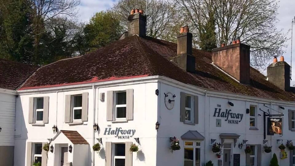 Polbathic Bed & Breakfast | The Halfway House Pub and Kitchen