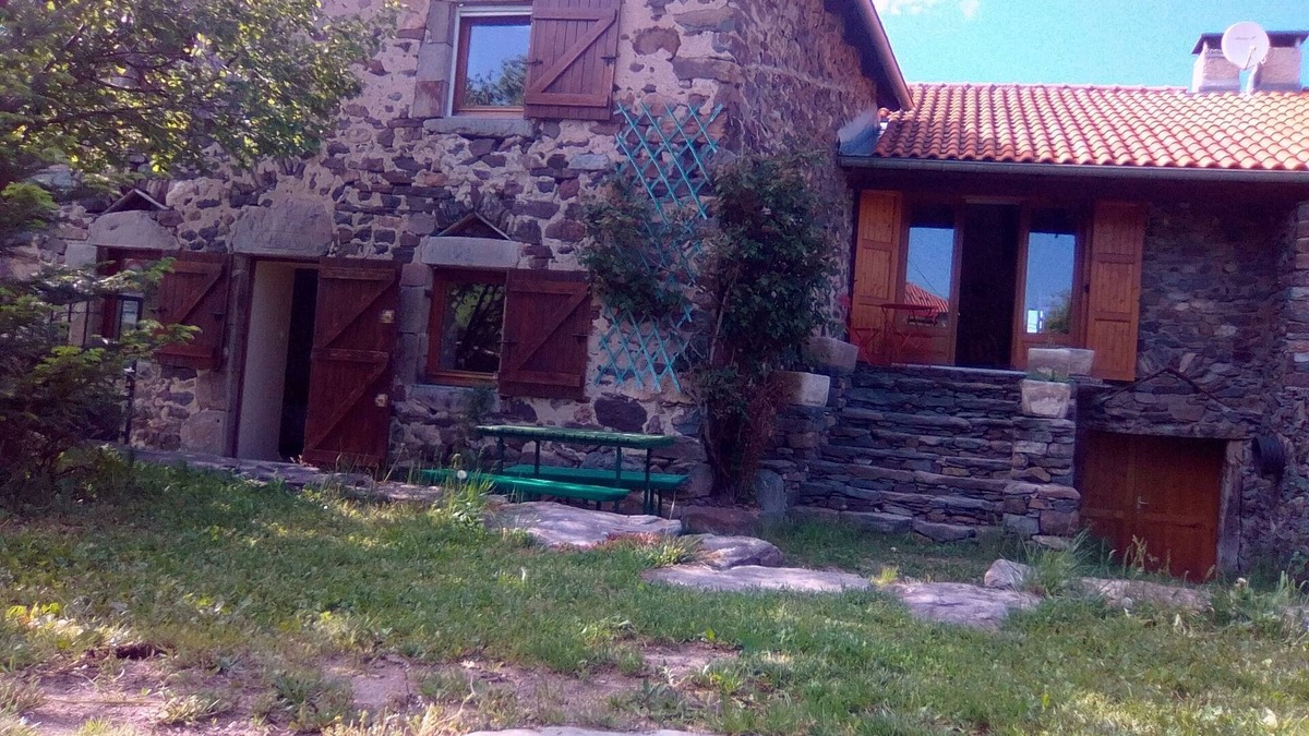 Retournac House | "The Hanging Days" stone house with garden