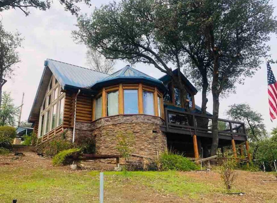 Shasta Lake House | The Happy Bear Lodge