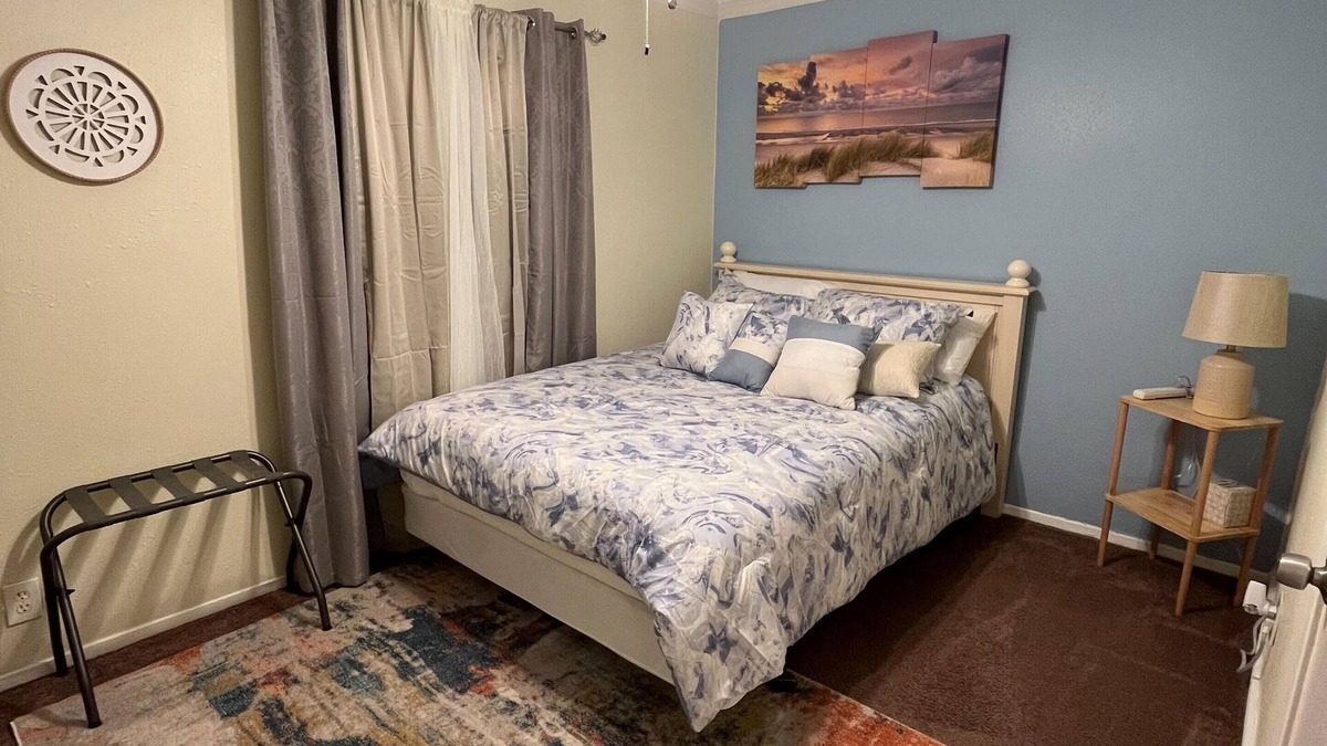 Mount Houston House | The Happy Hyde Away-Peaceful & Quite Cozy Home!