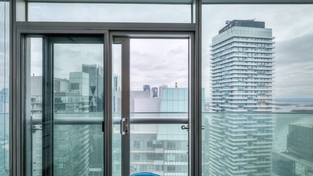 Toronto Entertainment District Hotel | The Harbour Suites & Towers Financial District