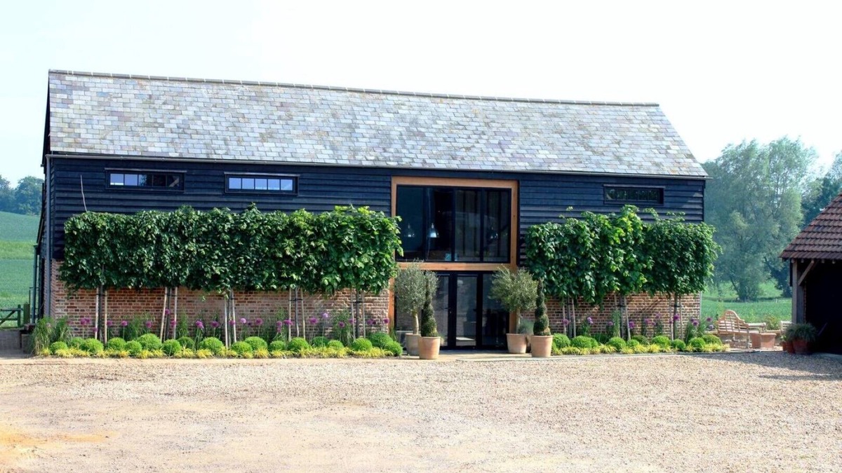 Wethersfield House | The Hare's Field, a place to stay with friends or family.