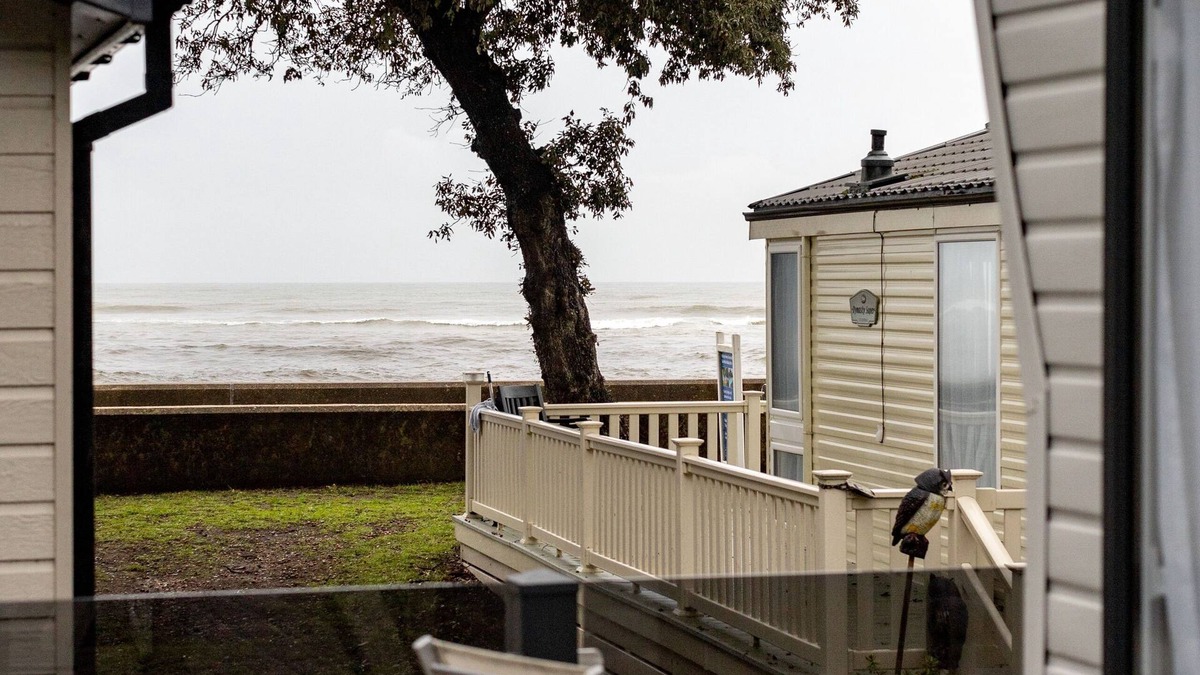 Mudeford Cottage | The Harris Hut - a fantastic new property on Sandhills Holiday Park, Mudeford