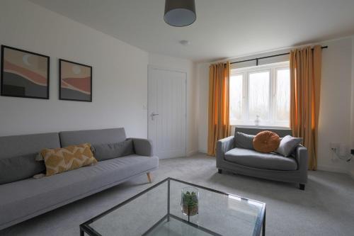 Old St Mellons House | The Haven – Modern 4-Bed Home with Garden