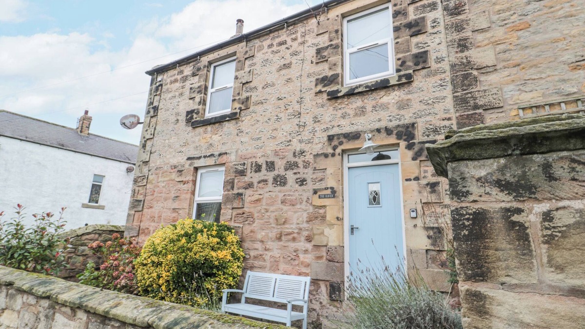 North Sunderland Cottage | THE HAVEN, pet friendly, with open fire in Seahouses