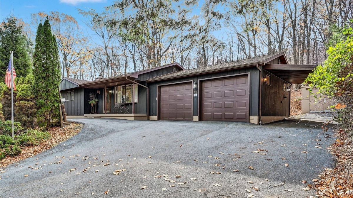 Stony Run House | The Hawk's Nest: 2-bedroom house. Hike to Hawk Mountain/Appalachian/Kempton, PA