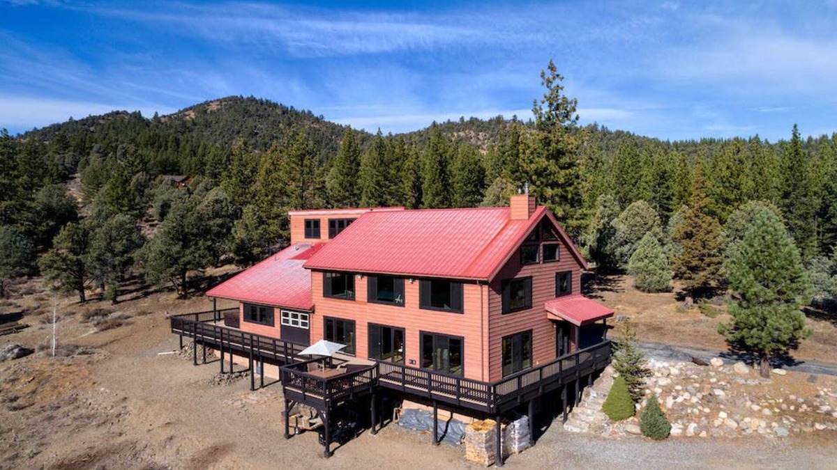 Markleeville Cabin | THE HAWK'S NEST RETREAT - A Stunning Family and Corporate Retreat