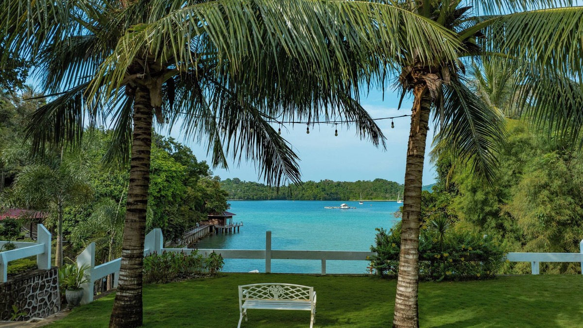 Sabang Bed & Breakfast | The Hawk's Nest Resort