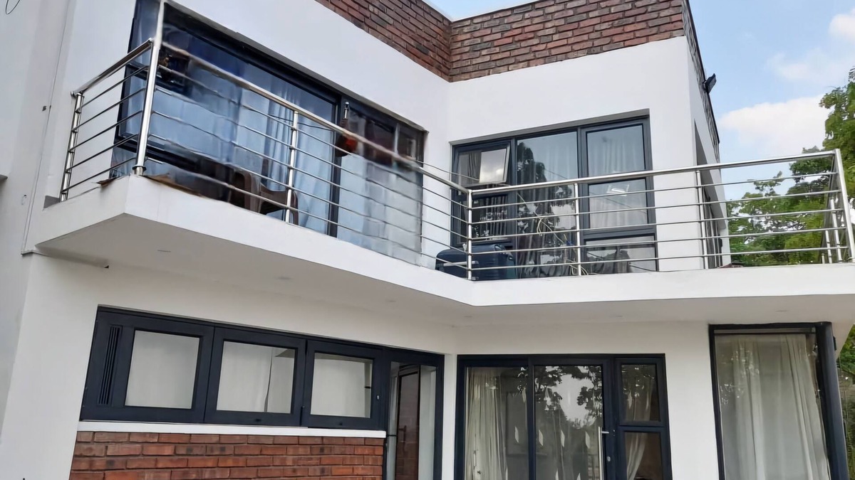 Harare East Apartment | The Hayhill Treetop Escape Apartment offers scenic views overlooking Harare.