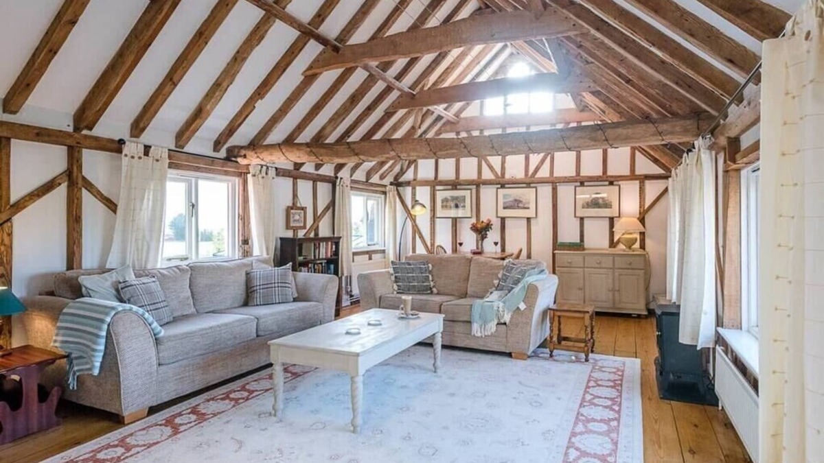 Framlingham House | The Hayloft at Boundary Farm, Framlingham