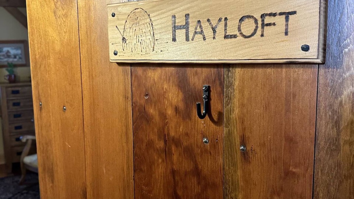 Etna Apartment | The Hayloft at The Yellow Barn Estate