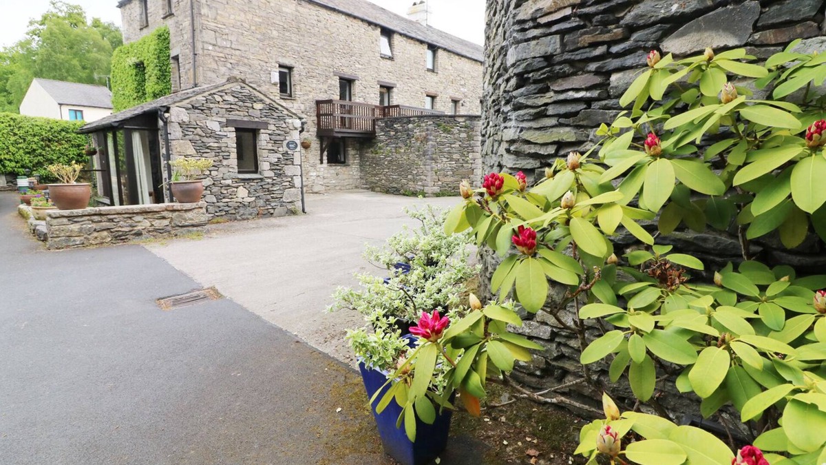 Lindale Cottage | THE HAYLOFT, character holiday cottage, with a garden in Lindale