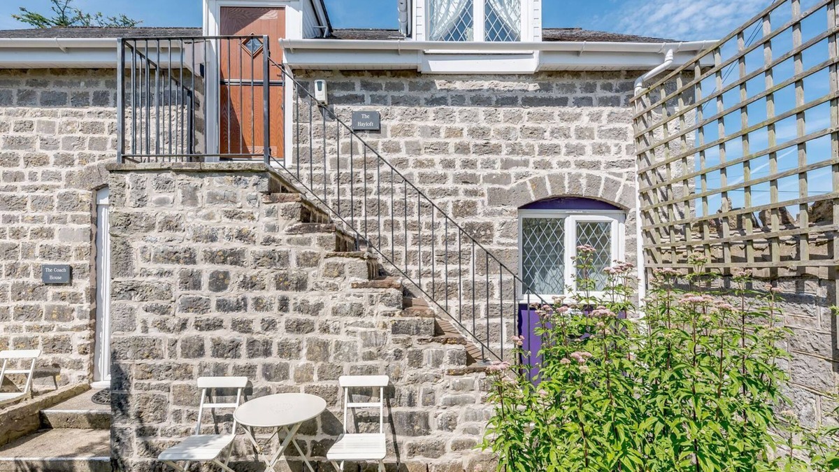 St. Florence Cottage | THE HAYLOFT, pet friendly, with pool in St Florence
