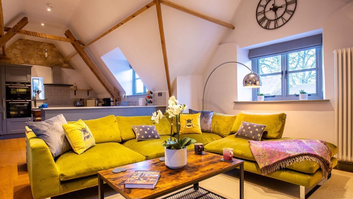 Winchcombe House | The Hayloft - sleeps 6 guests in 3 bedrooms