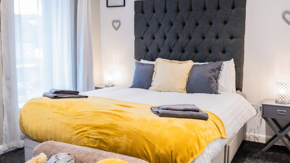 Kirkheaton Apartment | The Hayy Stay at DealHouse