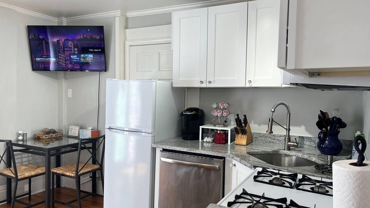 Central Square Apartment | The heart Cambridge/Boston Studio private yard free permit parking 1#