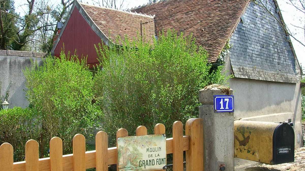 La Chatre House | THE HEART OF THE COUNTRY GEORGE SAND on a small island, in an old mill.