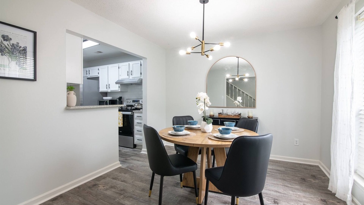 Crestline Heights House | The Hearth & Thistle - King Bed/TownHome with Deck
