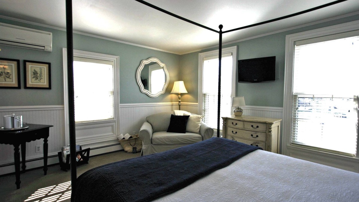 Village of East Hampton Bed & Breakfast | The Hedges Inn