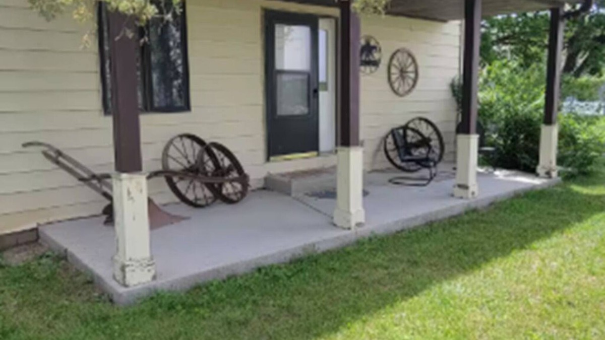 Indianola House | The Hen House Country Living with Farm Life Appeal Indianola, IA