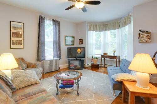 Cornish House | The Hendrick House about 16 Mi to Sebago Lake!