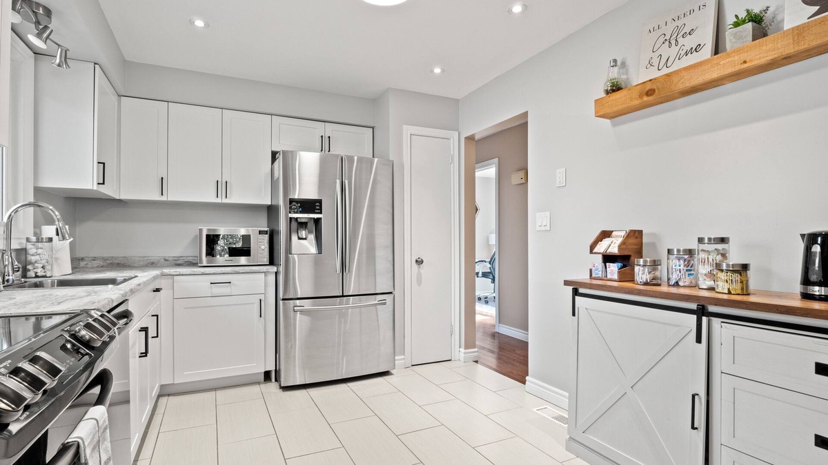 St. Catharines House | | The Henley House | 8 Guests | Port Dalhousie |