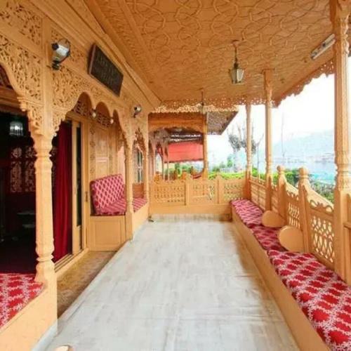 Dal Lake Hotel | The Heritage Group Of Houseboats