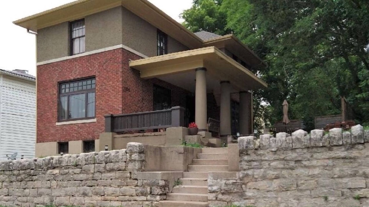 Hannibal House | The Hickman-Bond House. A Prairie style home by Disciple of Frank Lloyd Wright