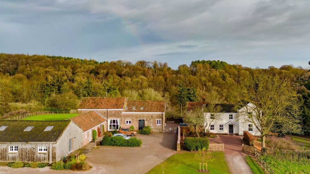 Lydney Cottage | The Hickory - a joint property with 2 hot tubs, Forest of Dean