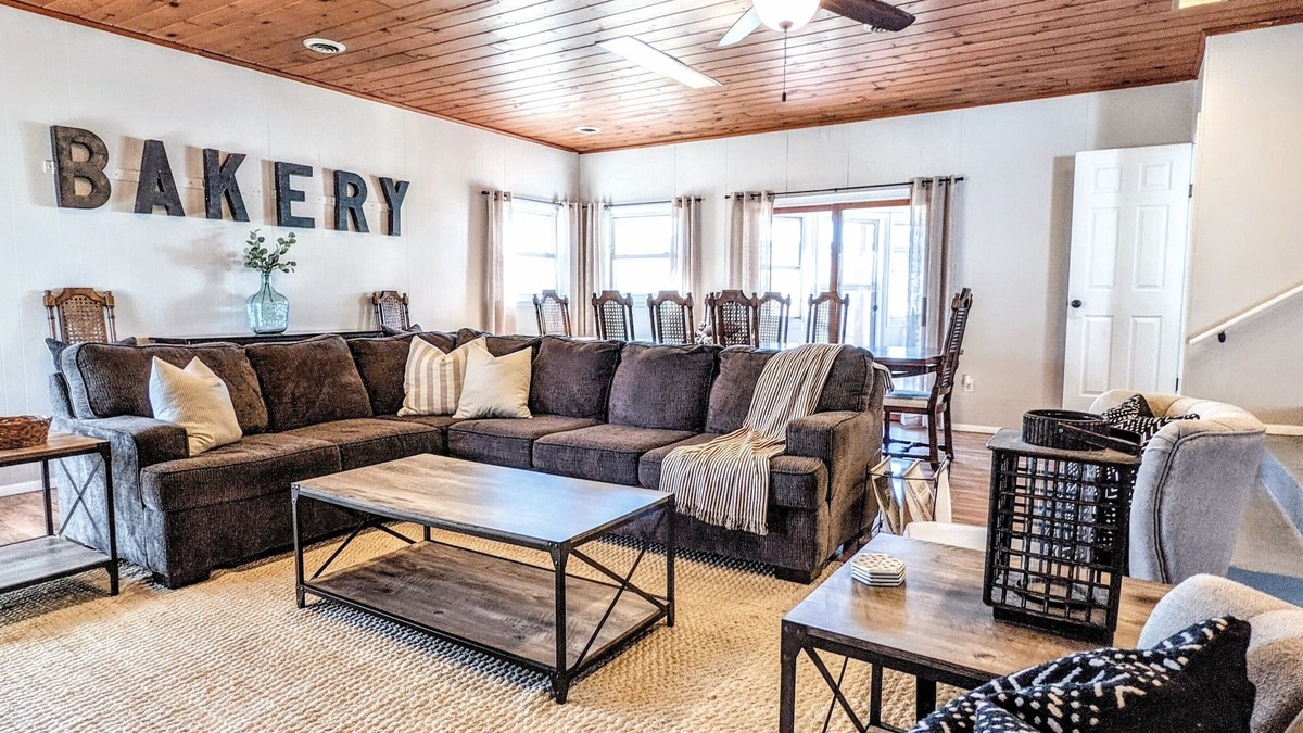 Three Oaks House | The Hickory House - Walk to Downtown Three Oaks - Week Stay Discount