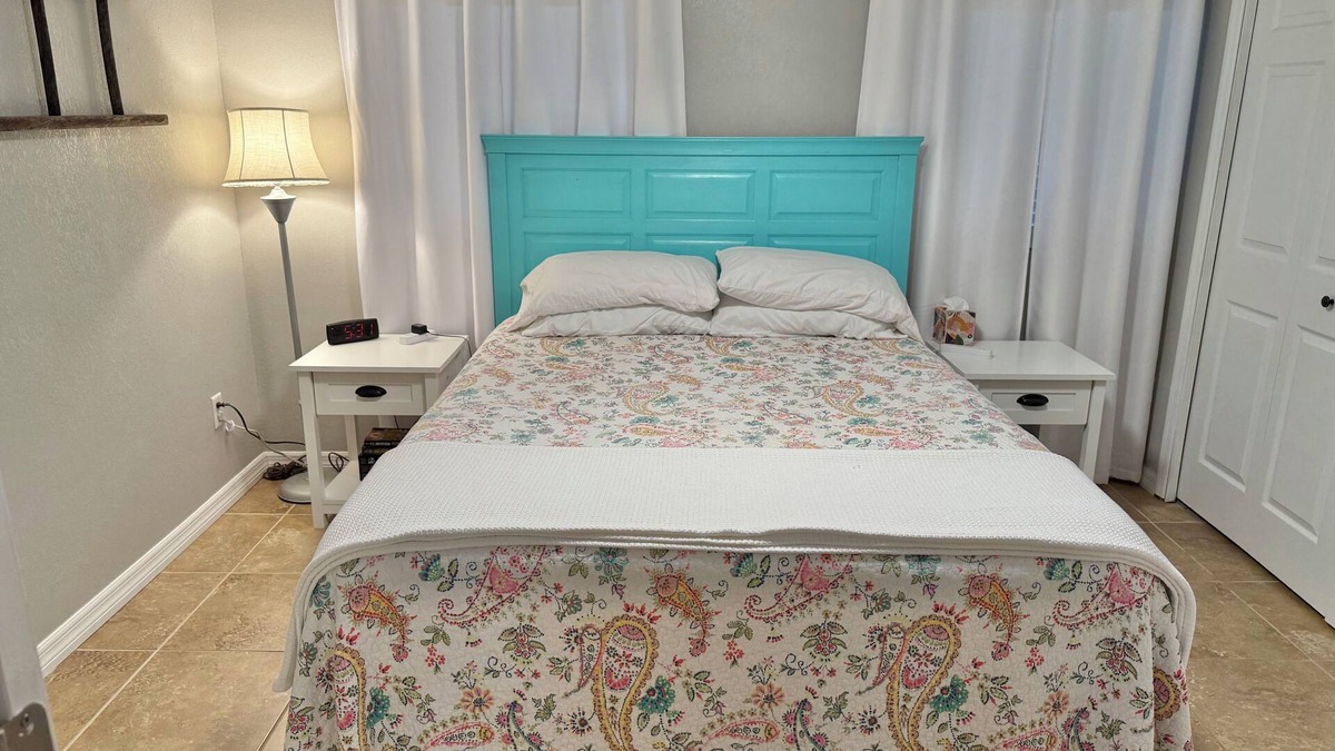 Lake Helen Cottage | The Hidden Gem in historic Lake Helen. Next to Cassadaga & downtown Deland.