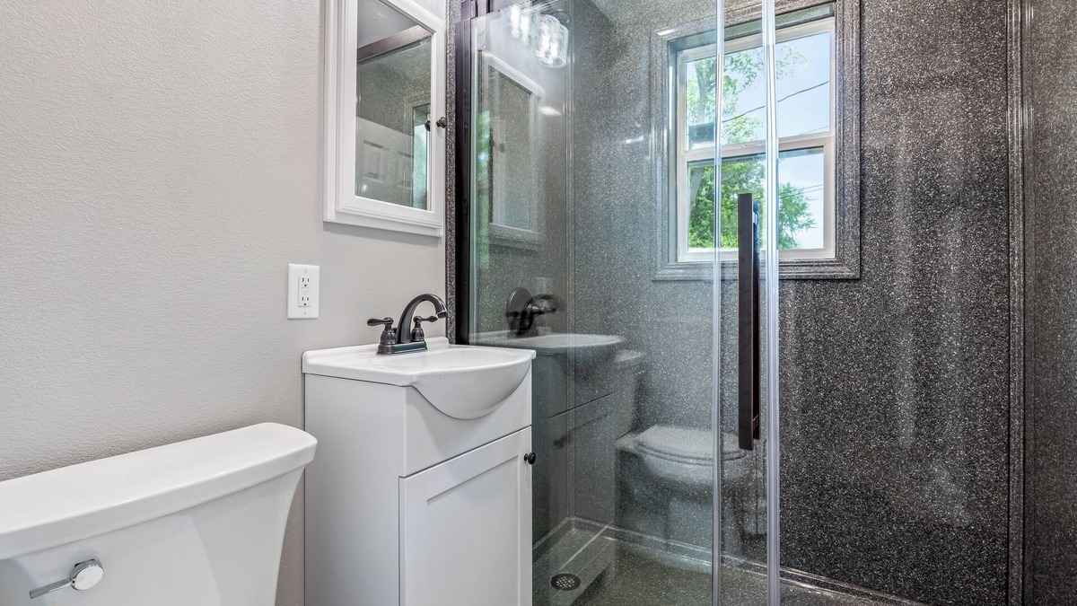 Farmington House | "The Hideaway 1" Charming 2-bedroom house with WiFi, AC in fabulous Farmington