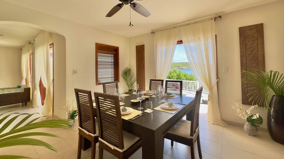 Freetown House | The Hideaway 3 Bedroom Townhouse Pool