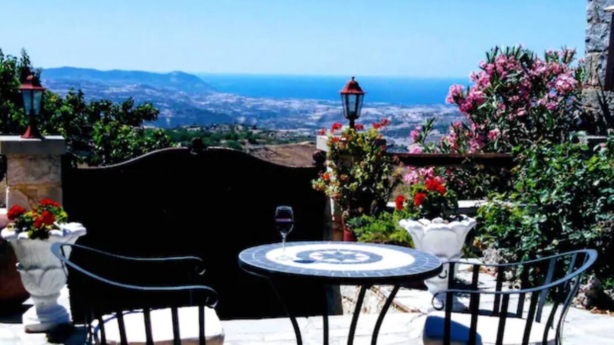 Lasa House | The Hideaway - A Paradise of Bird Song - Panoramic Views - Roof Top Hot Tub