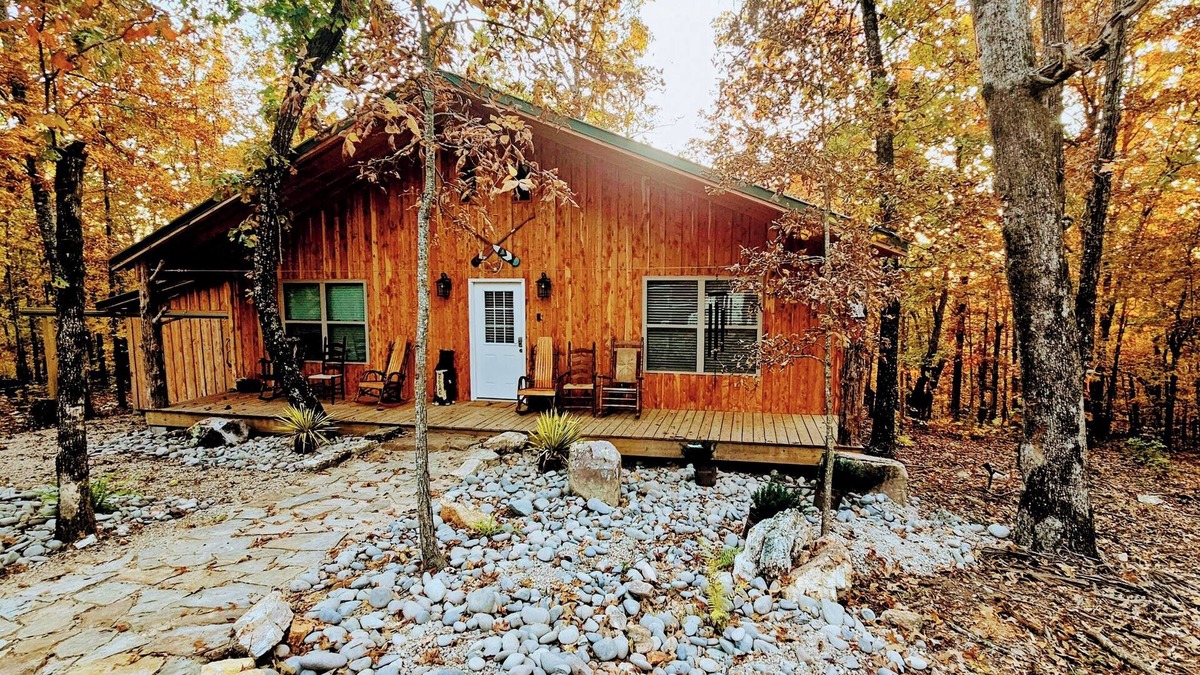 Mammoth Spring Cabin | "The Hideaway Cabin" Newly constructed cozy cedar cabin in the Ozark Mountains.
