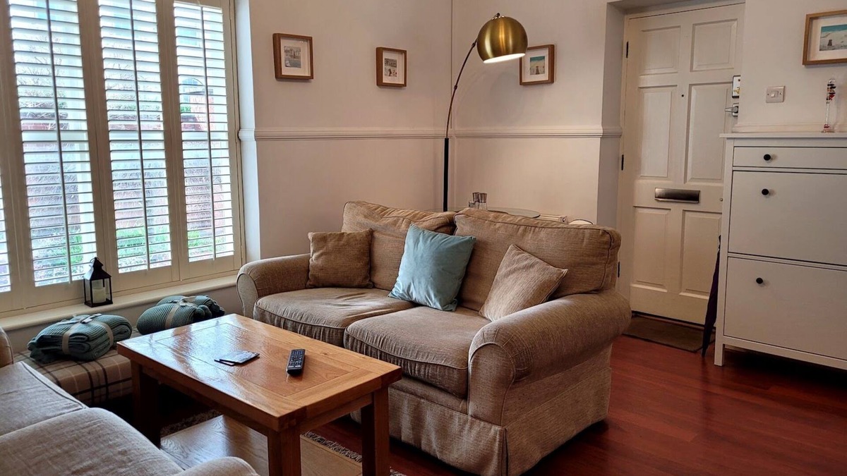 Montpellier Apartment | The Hideaway - Cheltenham, Parking, Walk to Town