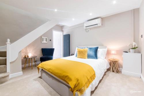 Warwick Town Centre House | The Hideaway