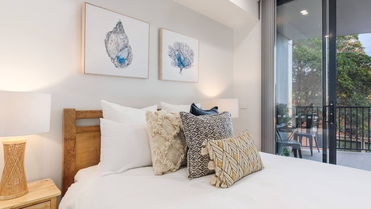 Newcastle Apartment | The Hideaway - Newcastle CBD Apartment