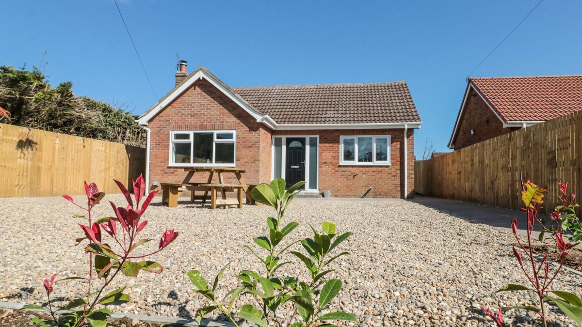 Bempton Cottage | THE HIDEAWAY, pet friendly, with open fire in Flamborough