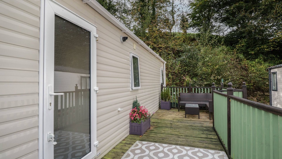 Brigham Cottage | THE HIDEAWAY, pet friendly, with a garden in Cockermouth