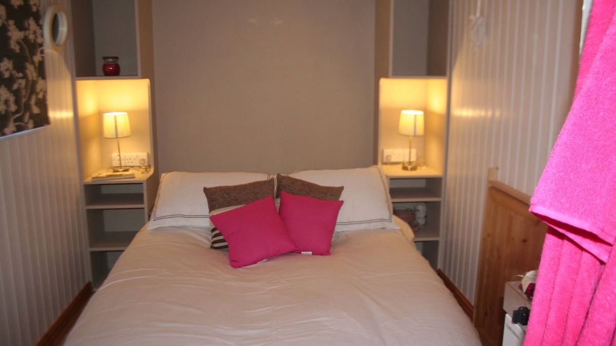 Cowbridge Cabin | The Hideaway Shepherd Hut, Duffryn Mawr self catering cottages Vale of Glamorgan