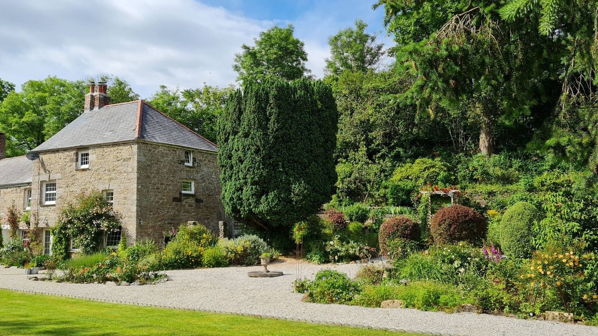 Saint Columb Major Cottage | The Hideaway & Spa Terrace at Tregoose Old Mill