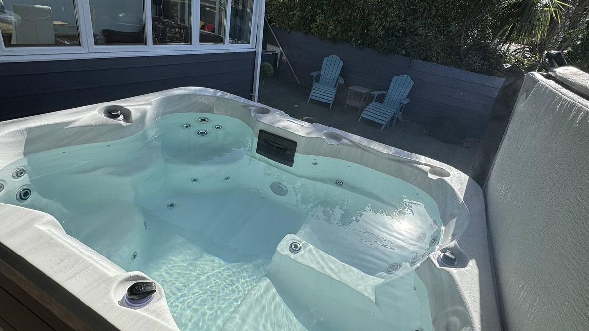 Bude Apartment | The Hideaway, with optional hot tub hire - sleeps 4