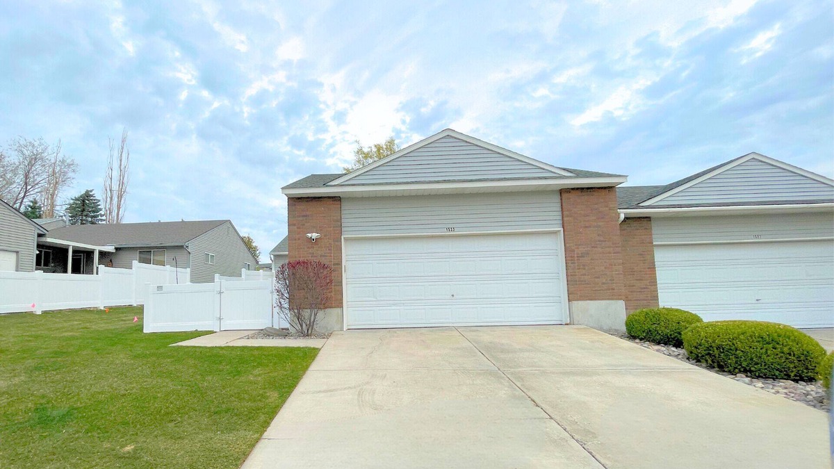 Pocatello House | The Hideout-2BR/2BA Townhouse near Highland!