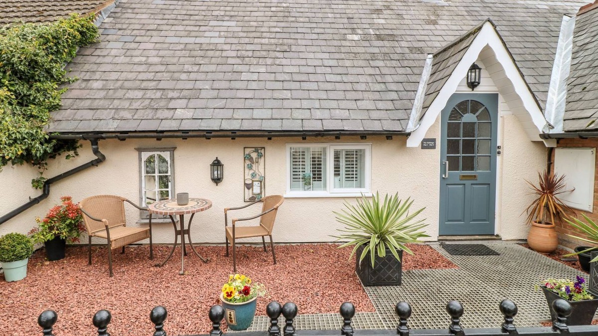 Oakham Cottage | THE HIDEOUT, family friendly, character holiday cottage in Oakham