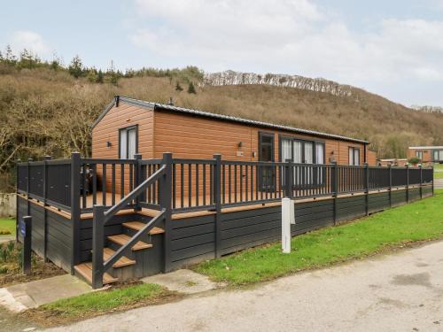 New Quay House | The Hideout