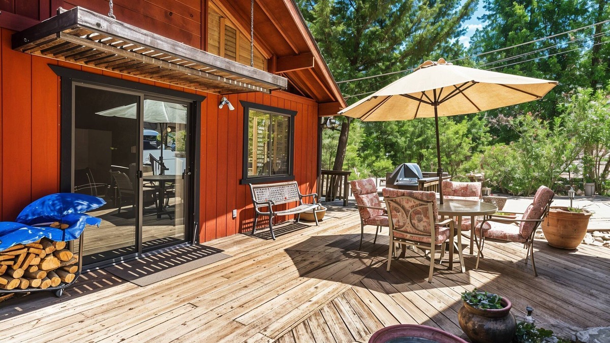 Groveland House | The Hideout - Pet Friendly - The Perfect Spot for a Relaxing Yosemite Vacation by Yosemite Region Resorts